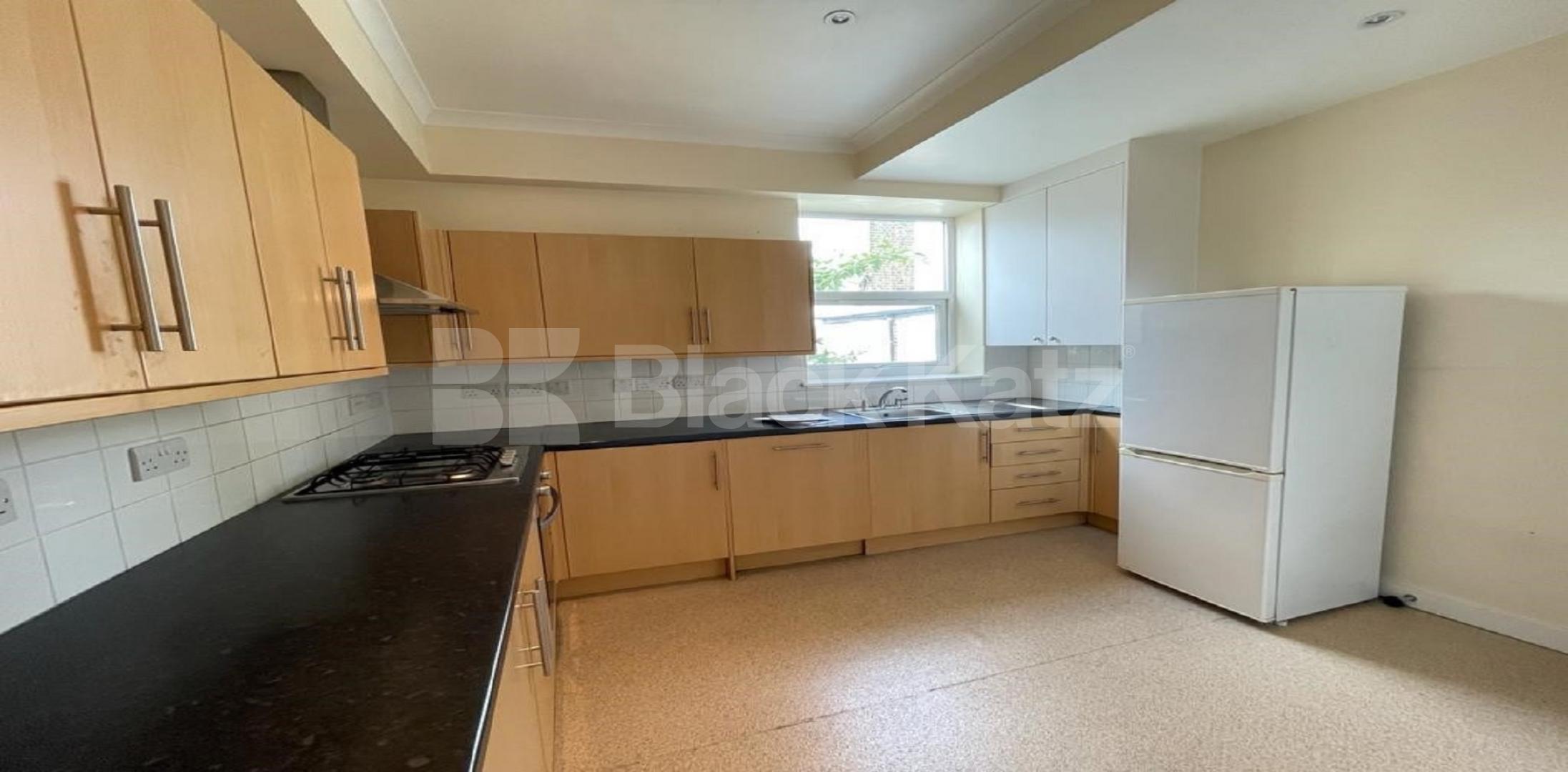 			LET, 3 Bedroom, 3 bath, 1 reception Apartment			 High Street North, East Ham